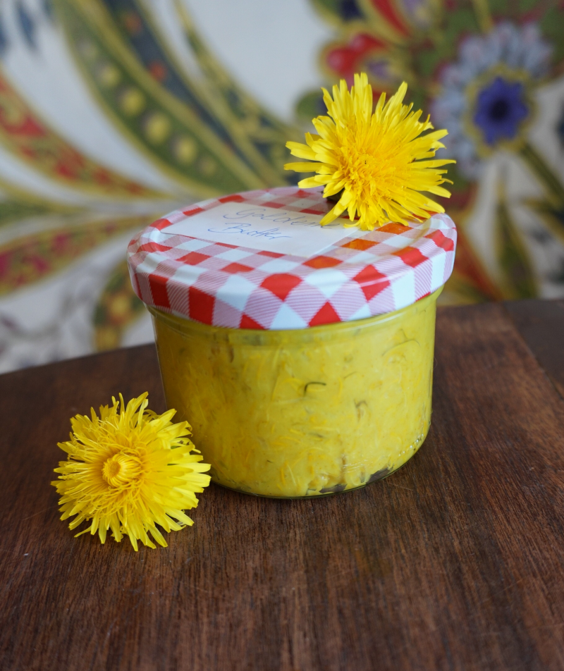 Goldene Butter aus Löwenzahn Blüten