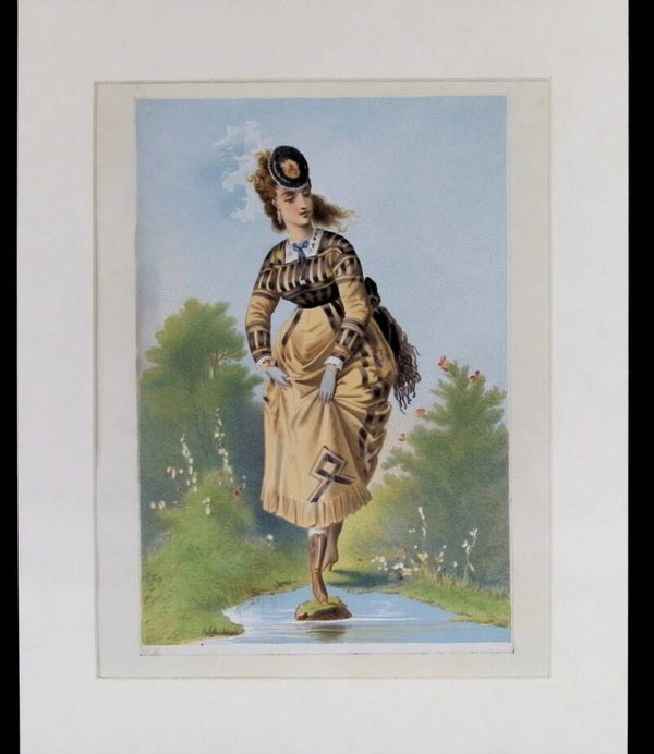Dama Victoriana Cruzando el Arroyo - Cromolitografía Siglo XIX. Moda.