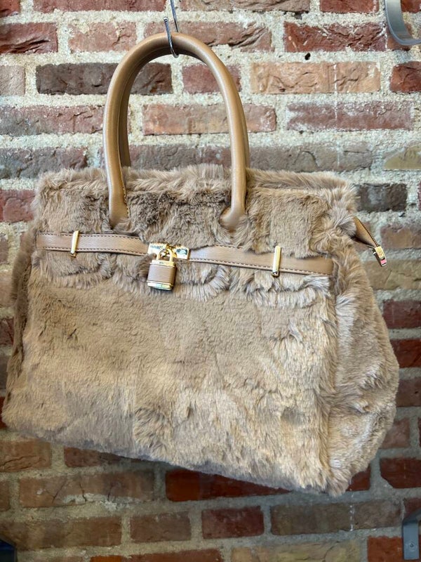 Fluffy handtas