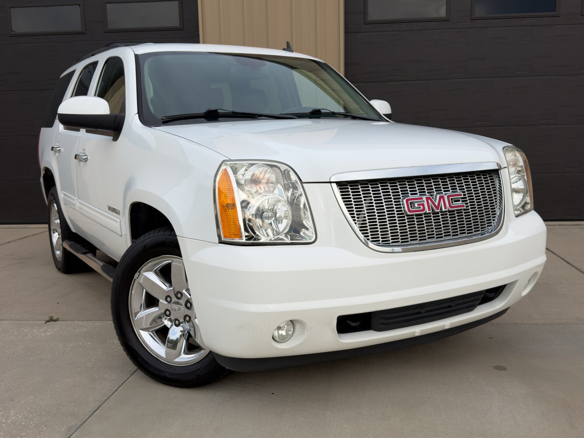 2011 GMC Yukon SLT 4x4 *LOW MILE 3-ROW FAMILY HAULER*