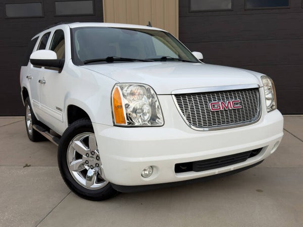 2011 GMC Yukon SLT 4x4 *LOW MILE 3-ROW FAMILY HAULER*