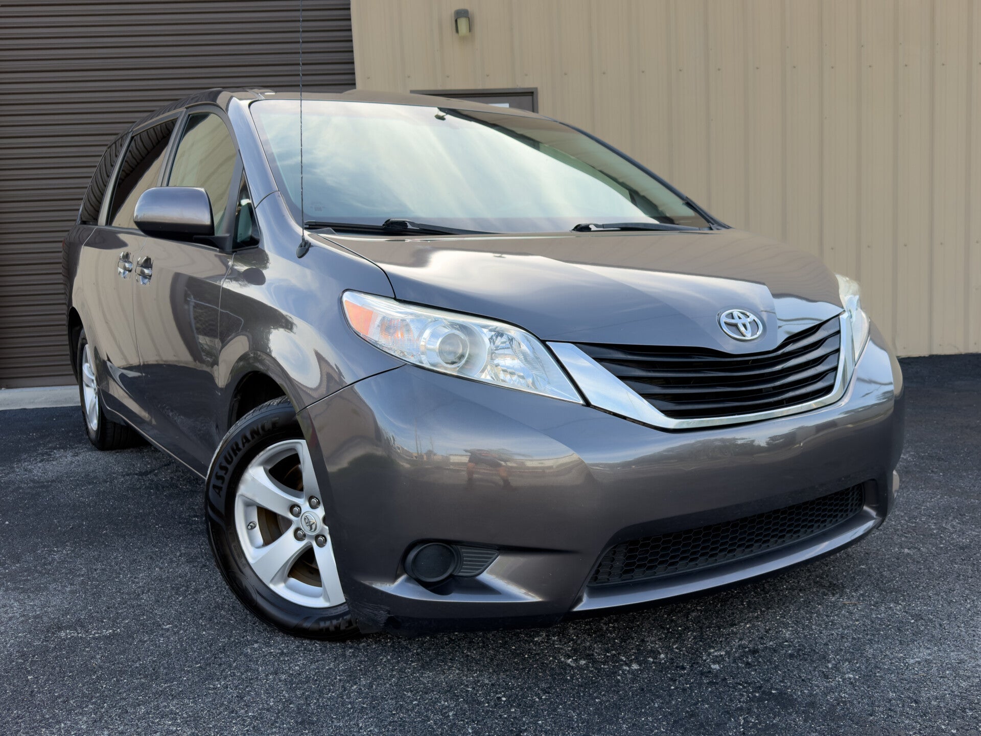 2013 Toyota Sienna Minivan *8-SEATER*