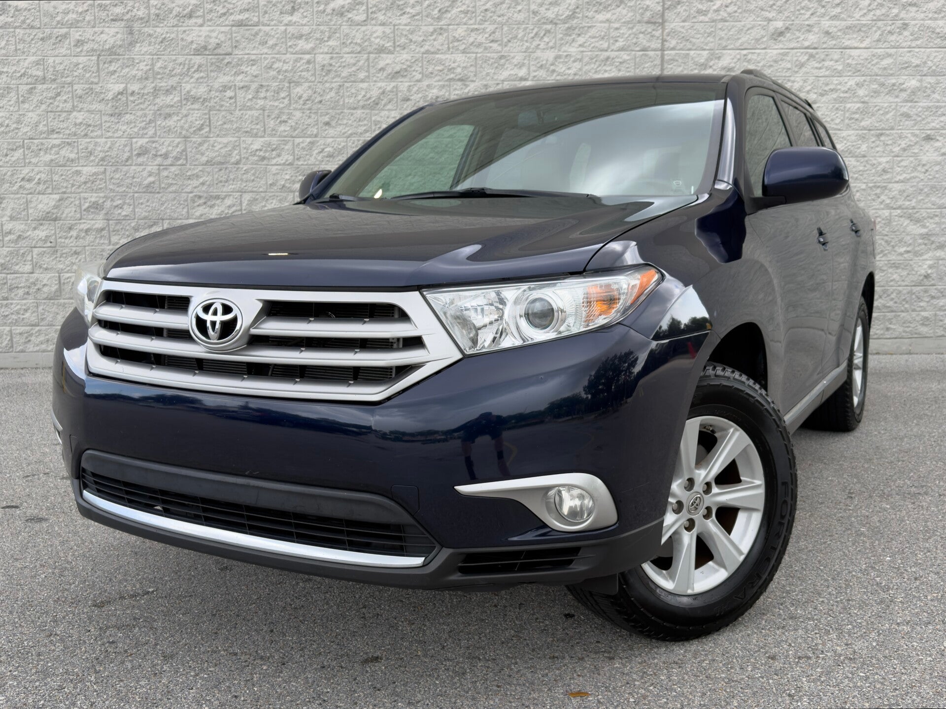 2013 Toyota Highlander *3-ROWS OF RELIABILITY*