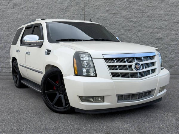 2009 Cadillac Escalade **CUSTOM SUSPENSION AND UPGRADED ENGINE*
