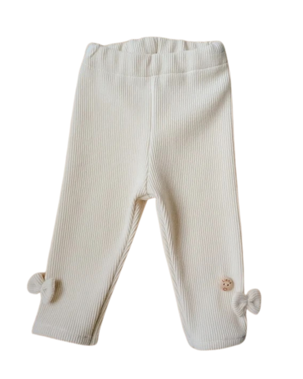 Broekje beige met strikjes