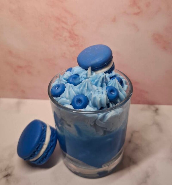 Blueberry-macaron candle
