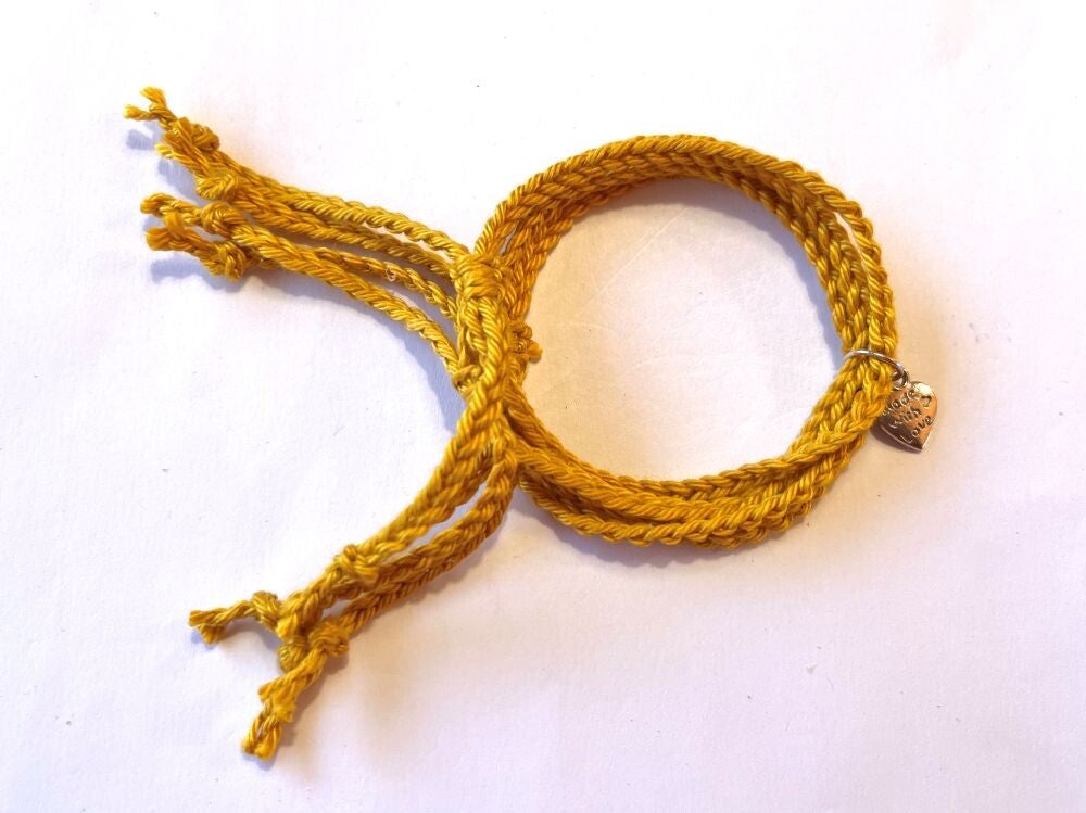 Goudkleur armbandjes