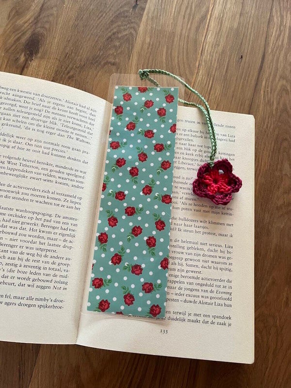 Boekenlegger bloem rood