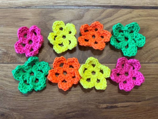 Setje 8 bloemetjes Neon kleuren