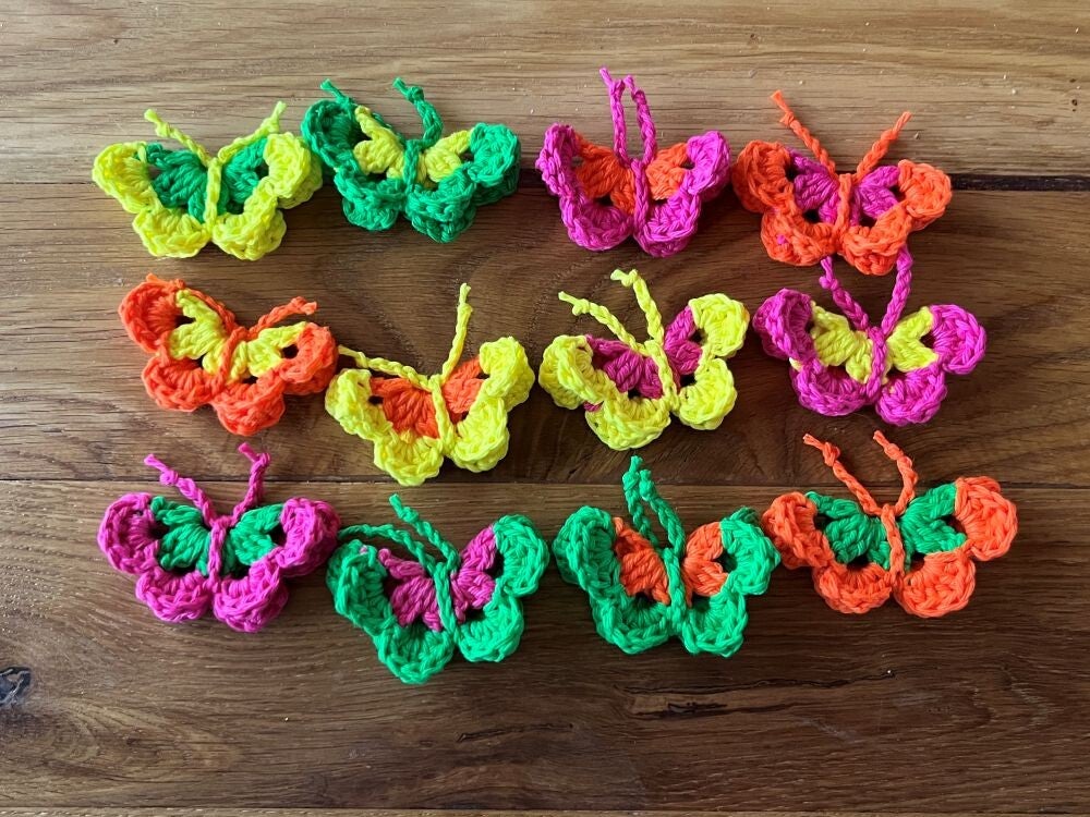 Setje van 12 vlinders in Neon tinten
