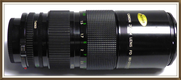 CANON FD ZOOM 4/80-200 mm avec bouchons