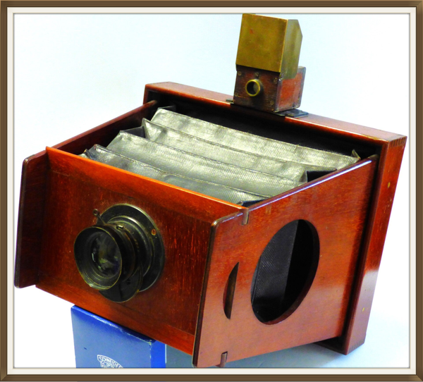 CHAMBRE PHOTOGRAPHIQUE A JOUES 13x18cm AVEC OBTURATEUR OBJECTIF LAITON 1900's SHEW 1328