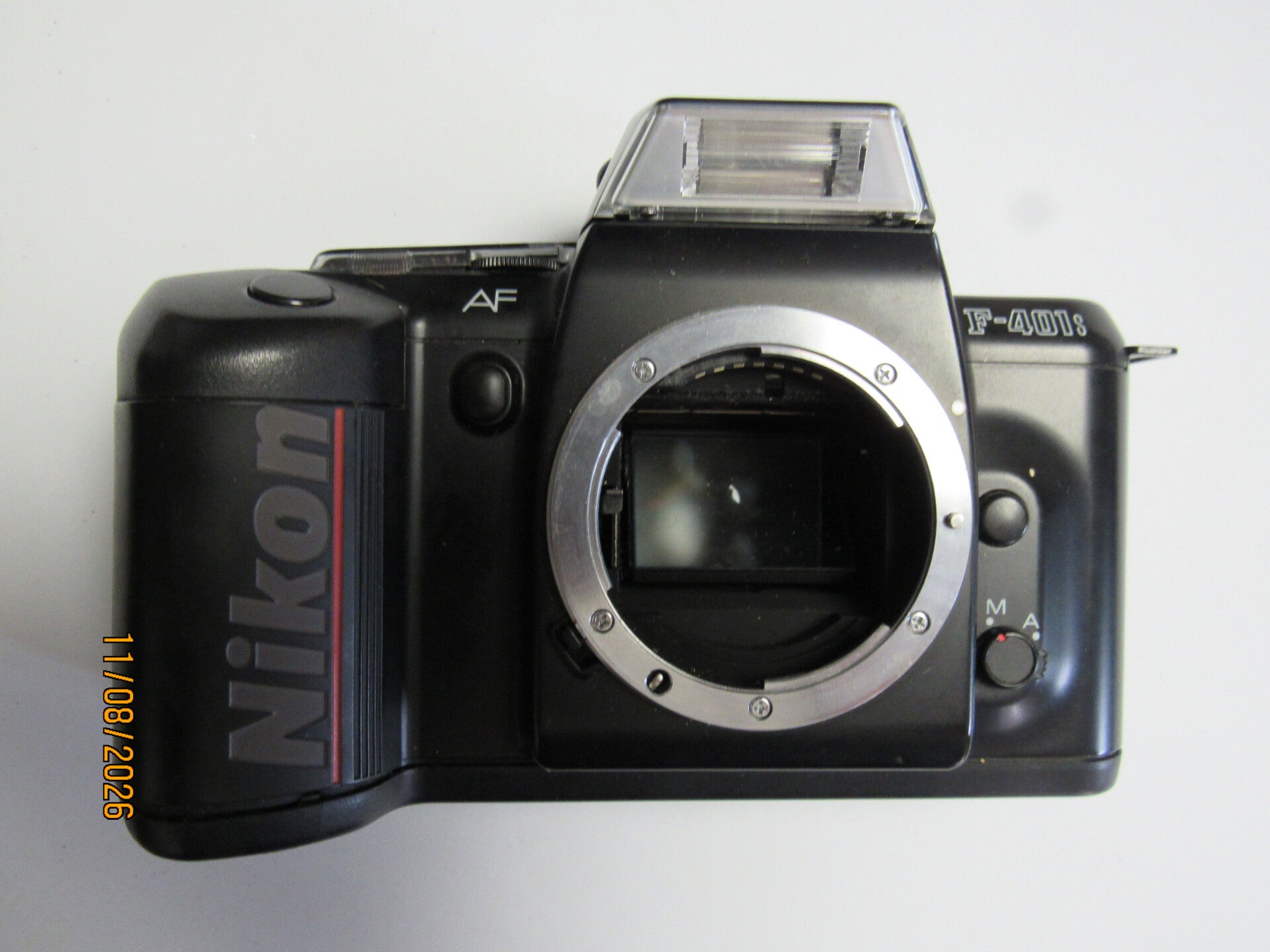 NIKON F-401S AUTOFOCUS A REPARER (les piles chauffent)