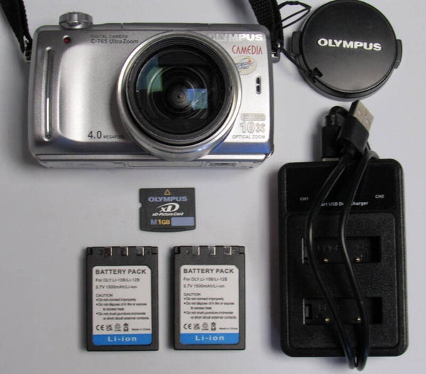 OLYMPUS CAMEDIA C-765 ULTRA ZOOM  DIGITAL CAMERA 4 .0 MEGAPIXELS ZOOM OPTIQUE 10x ZOOM DIGITAL 40x.