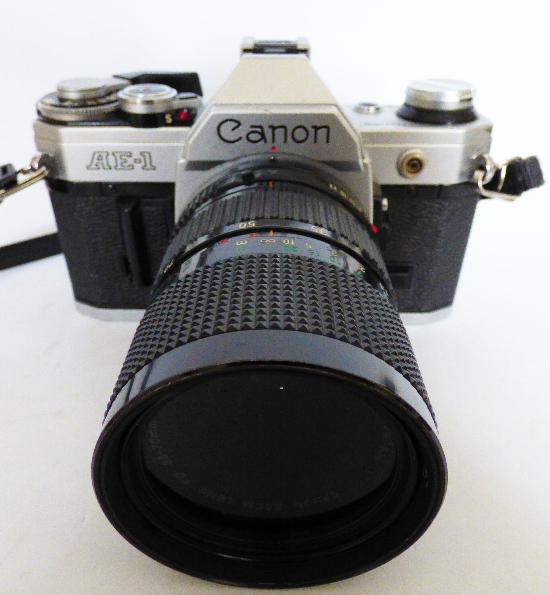 CANON AE-1 + ZOOM CANON 4/35-70 mm + SANGLE DE COU.