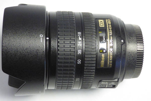 NIKON DX SWM ED IF ASPHERICAL AF-S NIKKOR 3.5-4.5G/18-70mm DX + PARE-SOLEIL HB-32
