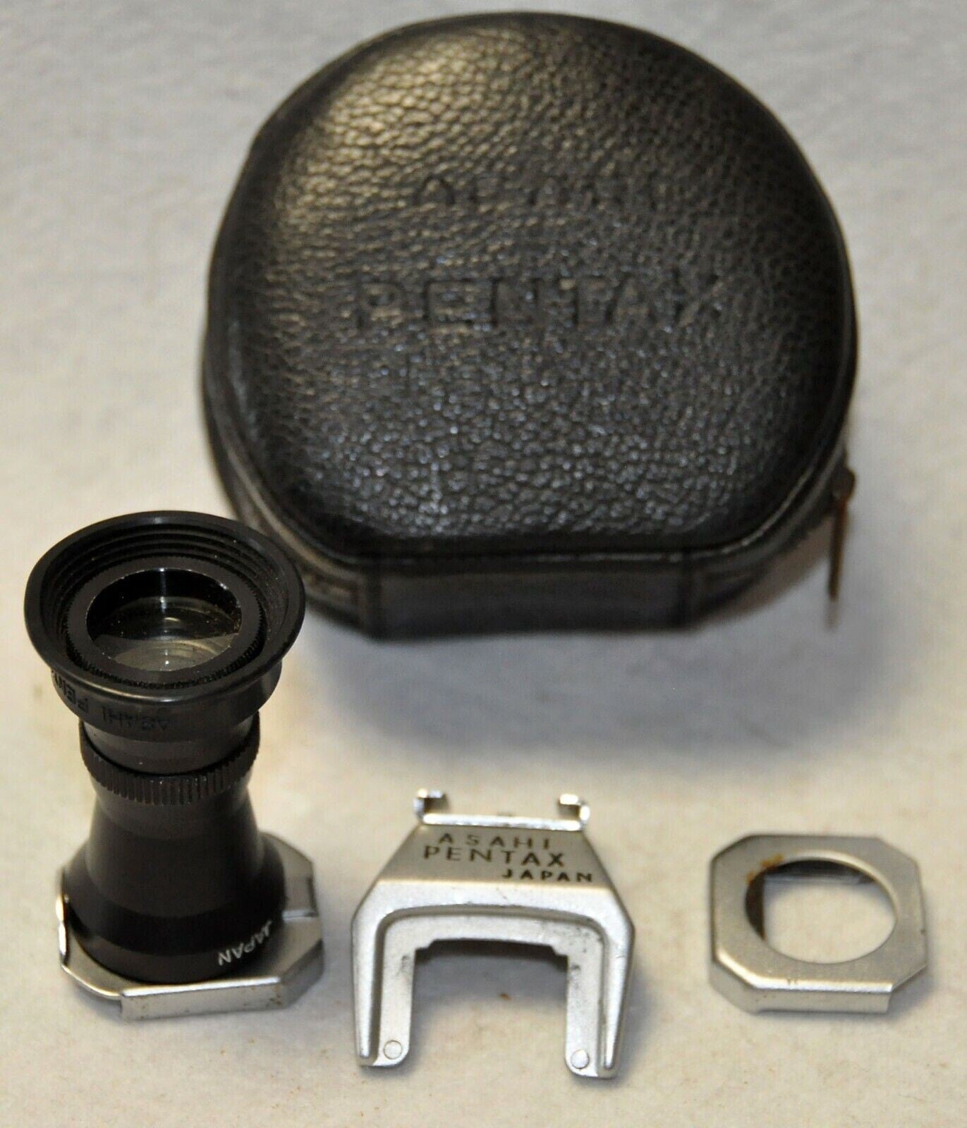 ASAHI PENTAX LOUPE DE VISÉE ET ACCESSOIRES + ÉTUI CUIR ORIGINE