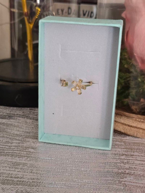 bague élégante  fleur dorée délicate