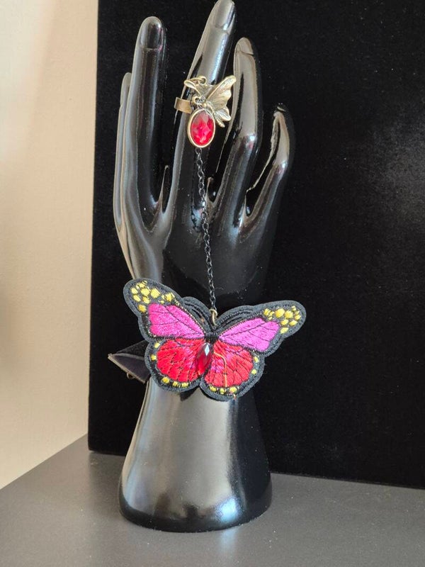 bracelet papillon  nocturne gothique enchainée