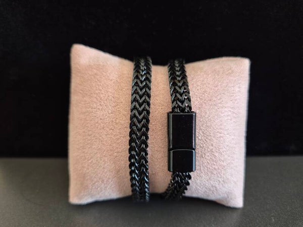 bracelet sombre et  noir: femme et homme