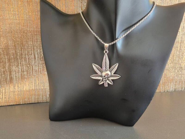 collier crane des forets sombres gothique