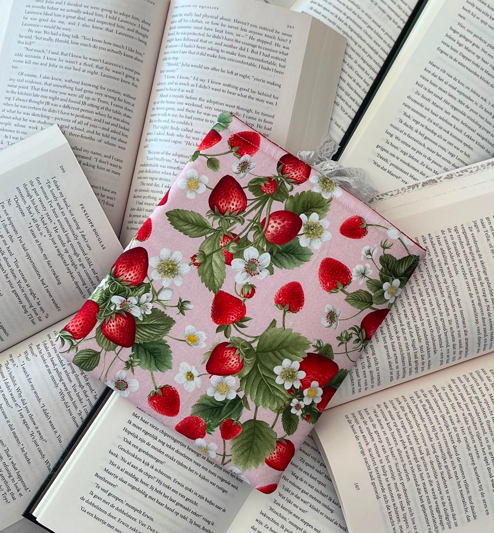 E-reader sleeve ‘Strawberries’