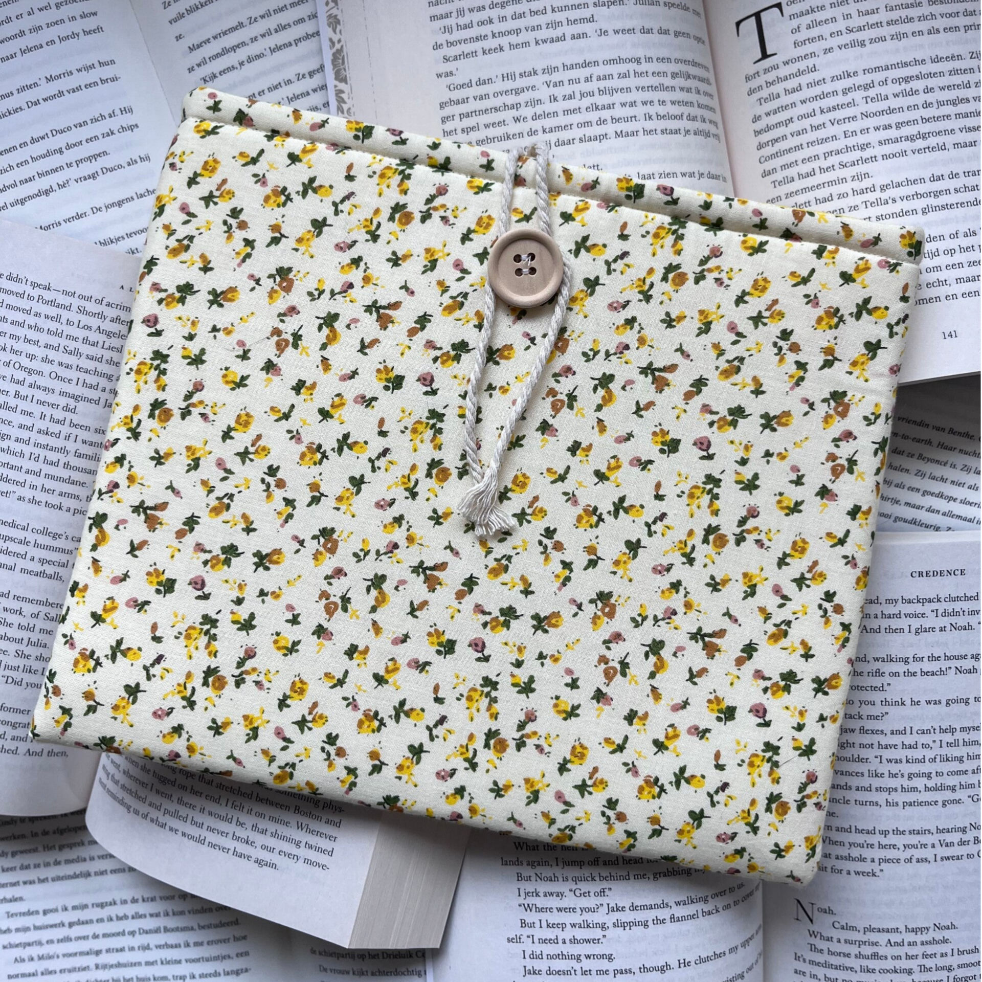 Book sleeve ‘Yellow Blossom’