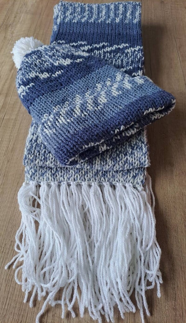 Sjaal en muts in blauw
