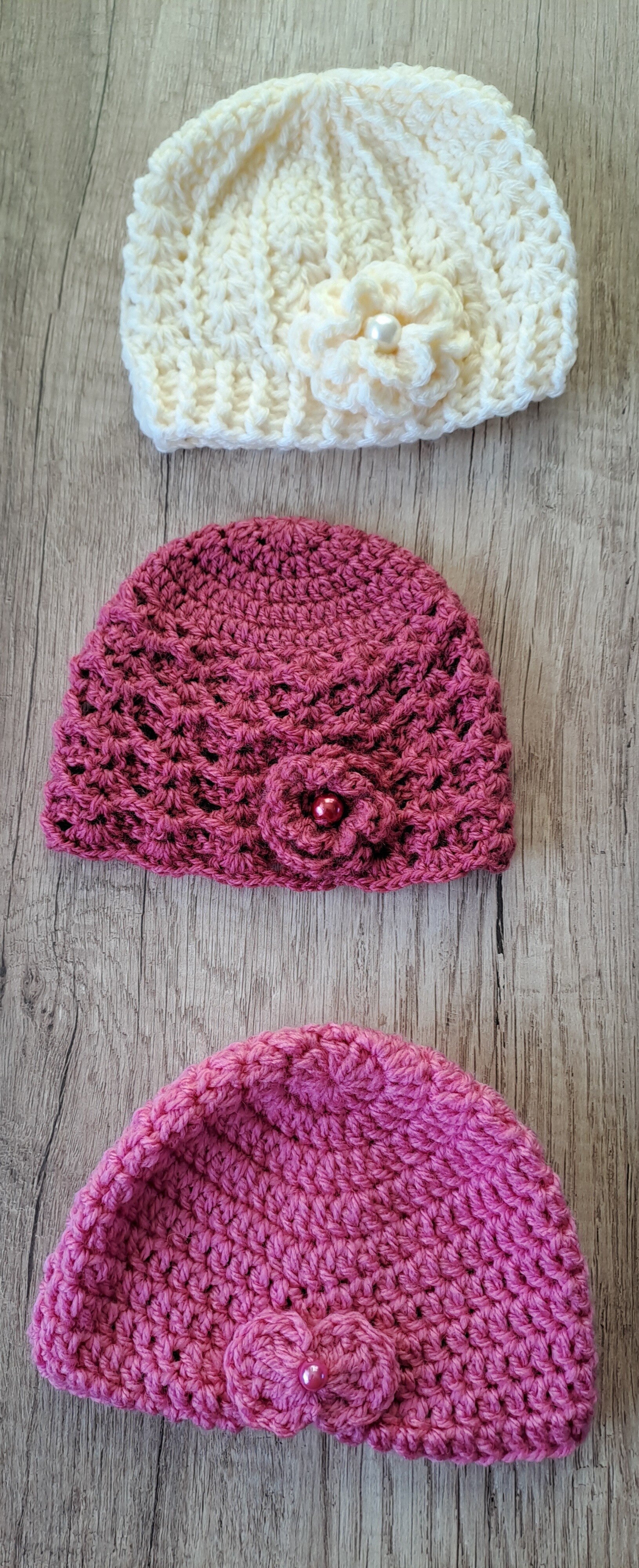 Babymutsje donker roze