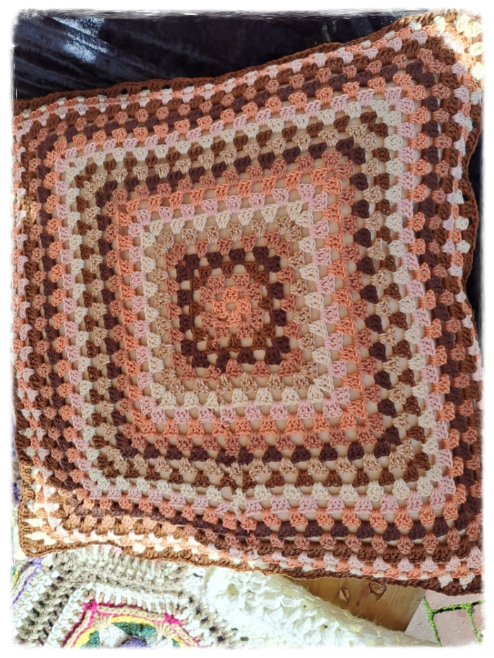 retro vintage kussen grannysquare gehaakt haken