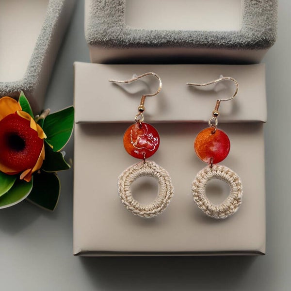 Petites boucles d'oreilles au crochet et résine UV époxy SEVES D'AUTOMNE