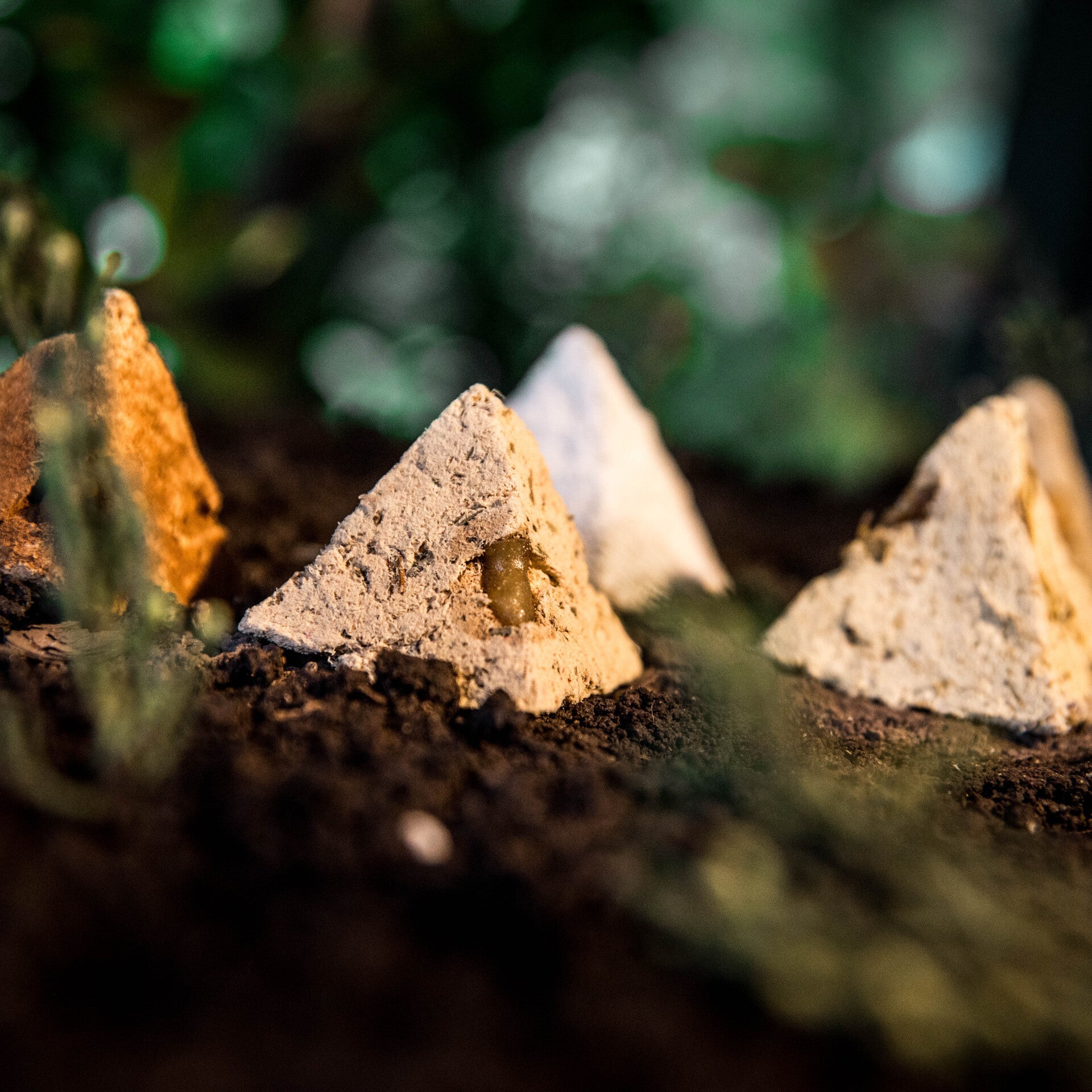 Sagrada Madre Energiepiramides. Gemaakt met  wierookhars en kruiden.