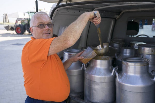 Vrijdag/Vendredi 16 April/Avril 2021  : Prei met kleine groentjes/Poireaux petits légumes of/ou Tomatensoep/tomates
