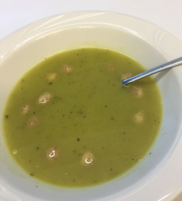 Dinsdag/Mardi 22 April/Avril 2025 : Prei met kleine groentjes/Poireaux-petits légumes of/ou Tomatensoep met balletjes/Tomates-boulettes