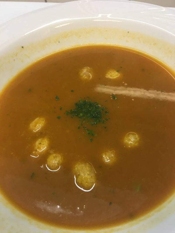 Maandag 8 Juni : Uiensoep of tomaten met balletjes