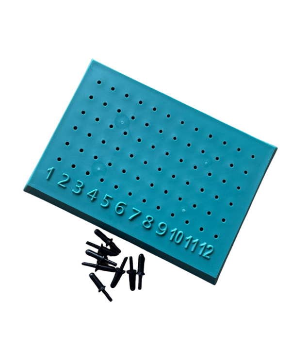 Kunststof speelplankje met popnagels