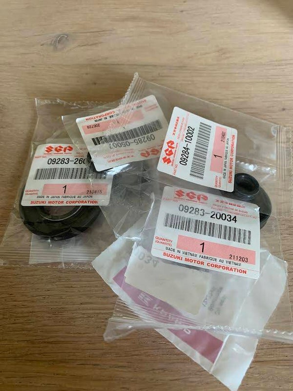 Suzuki Engine Seal Kit Complete / Motordichtungen Set - RV90 - 6 Pcs