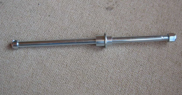 Front Axle / Voorwielas - Suzuki RV125 - 54711-27300 / 54711-27303