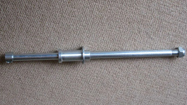 Front Axle /  Voorwielas - Suzuki RV90 - Steckachse Vorne - 54711-27101