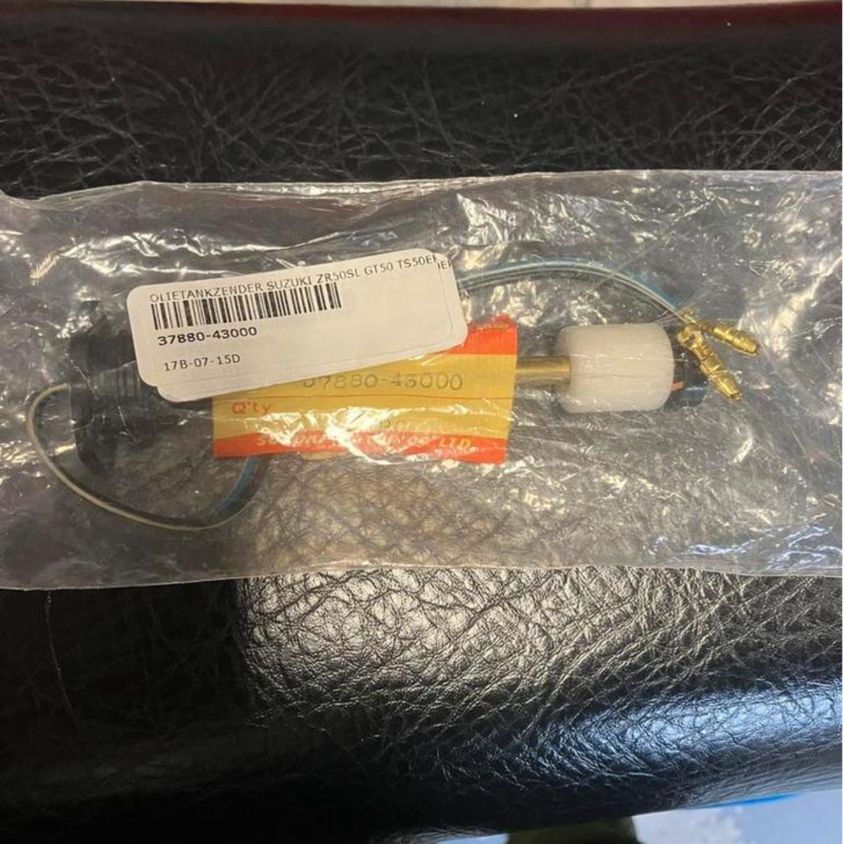 Suzuki Oil Tank - Olietank zender - GT/TS/ZR50 - 37880-43000