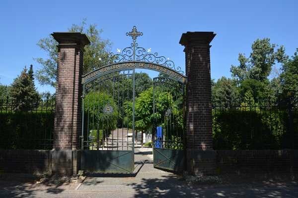 Hoofdingan begraafplaats Hatert in Nijmegen