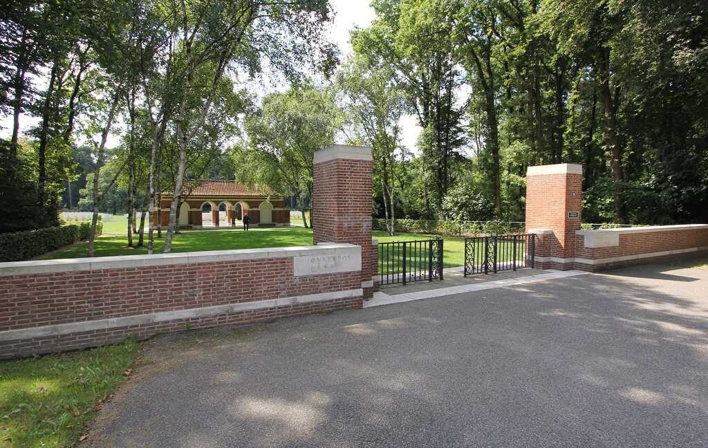 Ingang militaire begraafplaats Jonkerbos