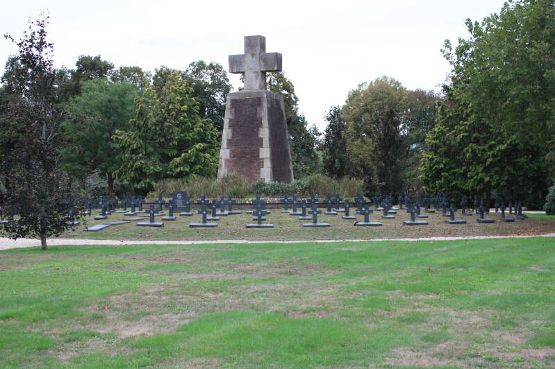 Monument van de societeit van Jezus op begraafplaats Jonkerbos.