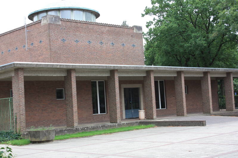 Aula van begraafplaats Jonkerbos