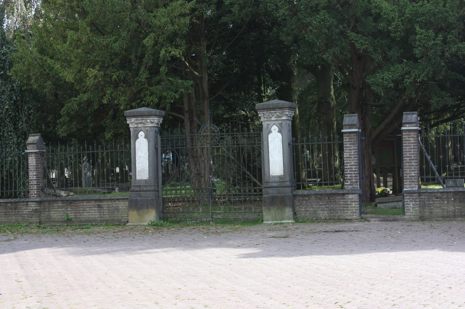 Entree van begraafplaats Daalseweg in Nijmegen