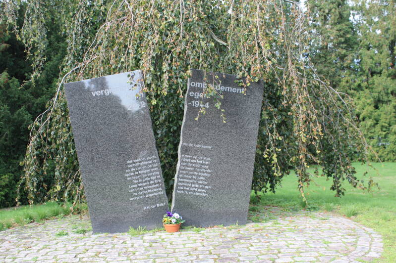 Oorlogsmonument op begraafplaats Graafseweg in Nijmegen.