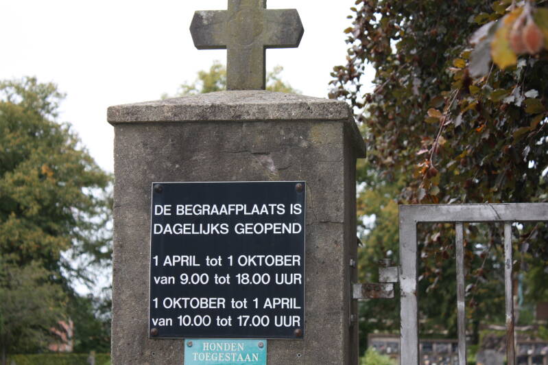 Opneingstijden begraafplaats Sint Barbara Brakkenstein in Nijmegen.