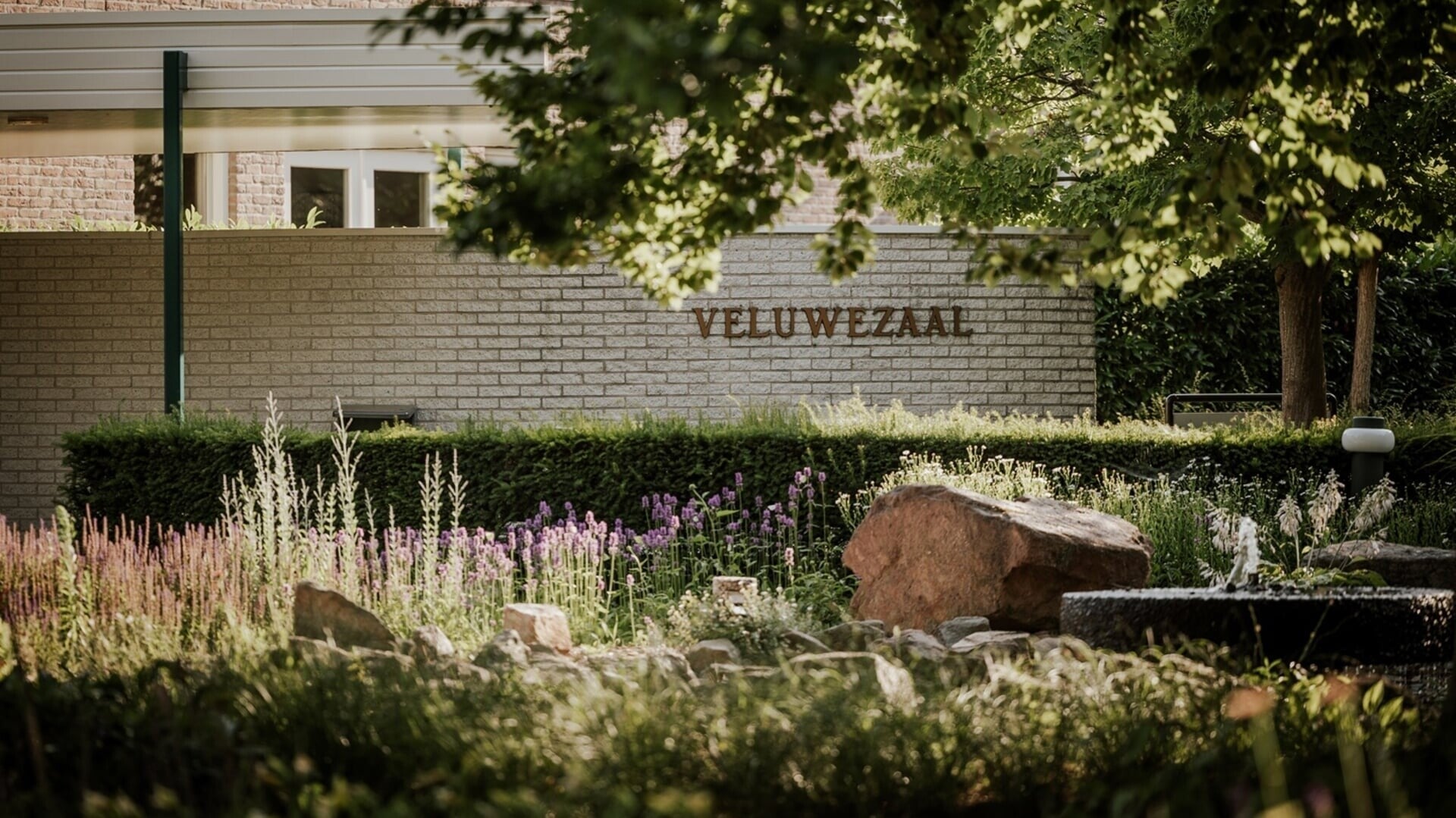 Letters van de Veluwezaal van crematorium Dieren.