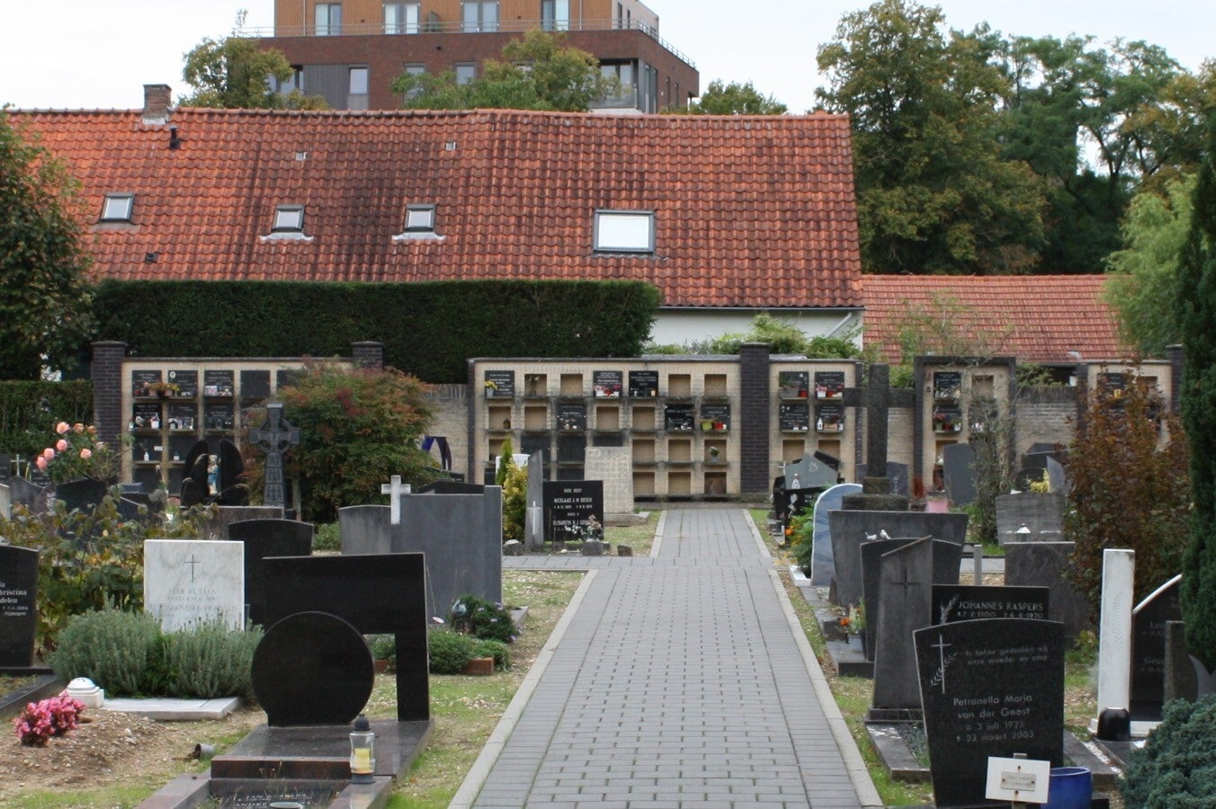 Urnenmuur op de begraafplaats
