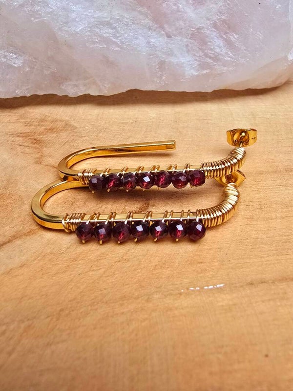 Boucle d'oreille en perles de grenat facetée